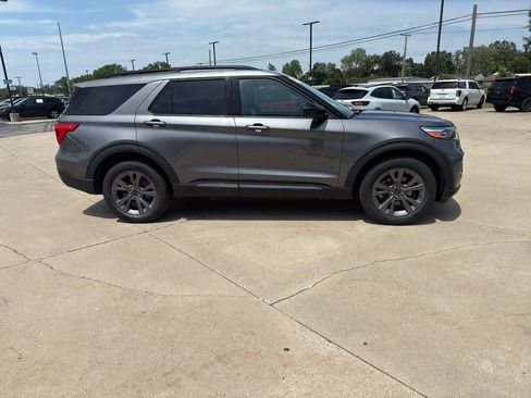 Used 2022 Ford Explorer XLT w/ Equipment Group 202A image 6