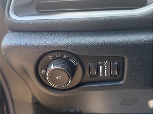 New 2026 Chrysler Pacifica Select image 13