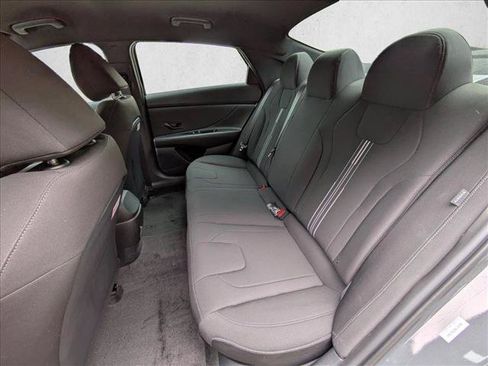 Certified 2025 Hyundai Elantra SEL FWD image 16