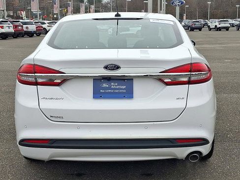 Certified 2017 Ford Fusion SE w/ Fusion SE Technology Package image 5