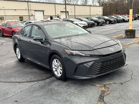 Used 2025 Toyota Camry LE image 27
