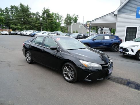 Used 2017 Toyota Camry SE FWD image 2