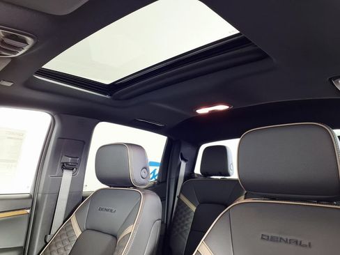 New 2026 GMC Canyon Denali w/ LPO, Denali Black Edition AWD/4WD image 13