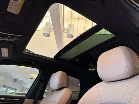 Used 2022 Porsche Cayenne Platinum Edition image 28