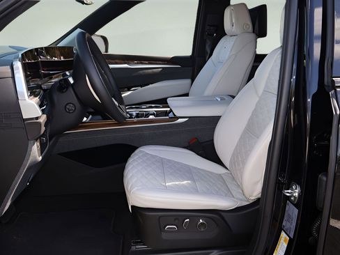 Used 2025 Cadillac Escalade Sport Platinum RWD image 11