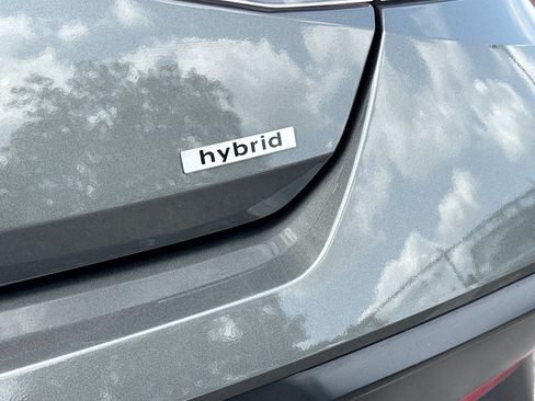Used 2025 Hyundai Elantra Limited FWD image 12