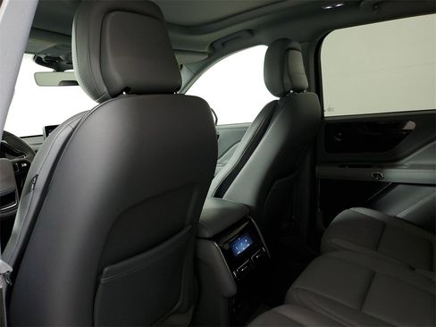 Used 2020 Lincoln Aviator Grand Touring w/ Class IV Trailer Tow Package image 10