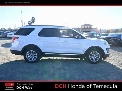 Used 2017 Ford Explorer XLT image 5