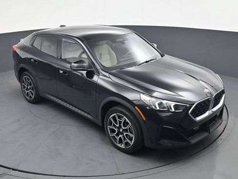 Used 2025 BMW X2 xDrive28i w/ Technology Package AWD/4WD image 21