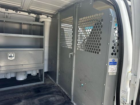 Used 2001 Chevrolet Express 1500 RWD image 21