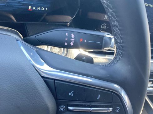 Used 2025 Chevrolet Equinox LT image 19