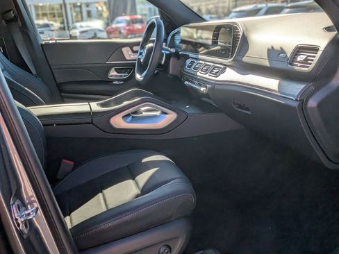 Used 2025 Mercedes-Benz GLS 450 4MATIC image 42