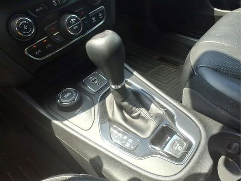 Used 2019 Jeep Cherokee Limited AWD/4WD image 19
