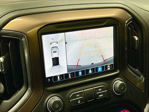 Used 2021 Chevrolet Silverado 1500 High Country w/ Technology Package image 17