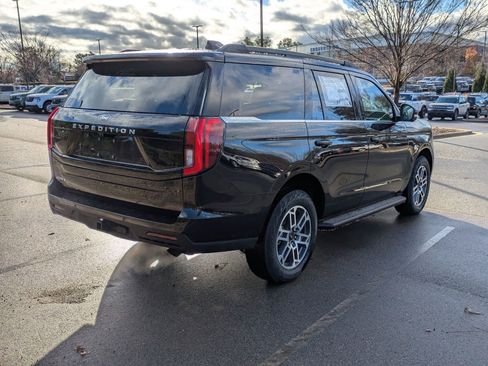 New 2025 Ford Expedition Active image 4