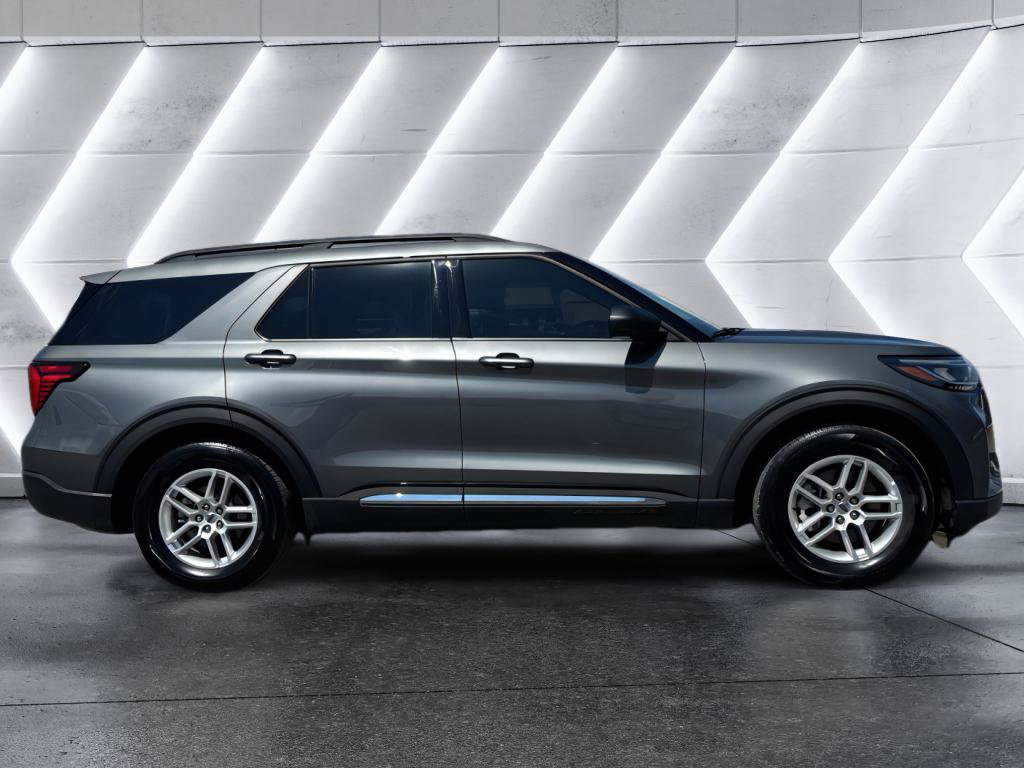 Used 2025 Ford Explorer Active w/ Active Comfort Package RWD image 8