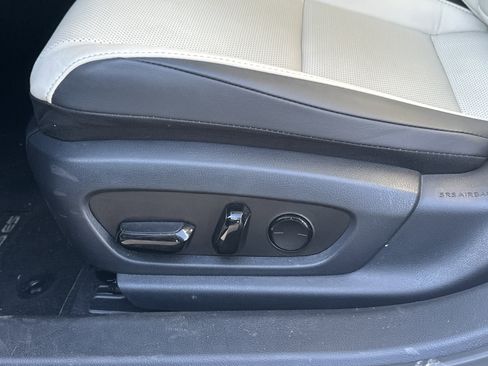 Used 2024 Lexus ES 350 w/ Premium Package image 10