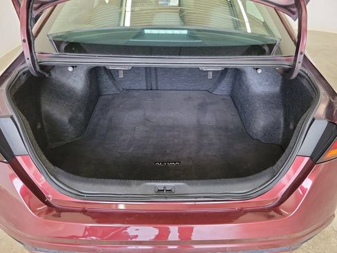 Used 2024 Nissan Altima 2.5 SV w/ SV Premium Package FWD image 11
