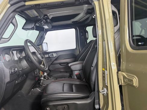 Used 2025 Jeep Wrangler Unlimited Rubicon AWD/4WD image 22