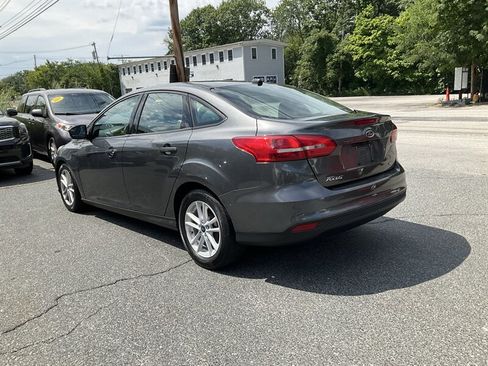 Used 2017 Ford Focus SE FWD image 7