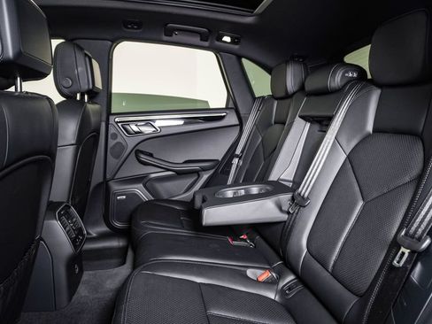 Certified 2026 Porsche Macan AWD/4WD image 17