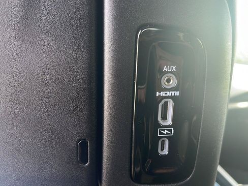 Used 2023 Chrysler Pacifica Limited w/ Uconnect Theater Family Group AWD/4WD image 21
