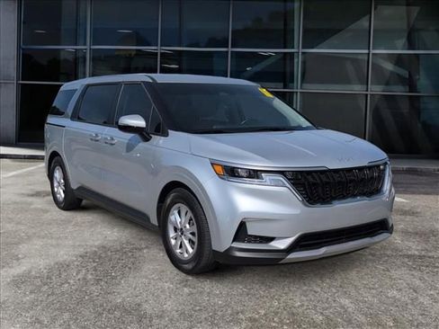 Used 2022 Kia Carnival LX FWD image 1
