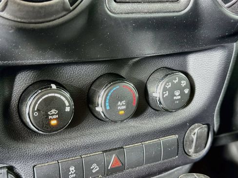 Used 2017 Jeep Wrangler Sport w/ Connectivity Group AWD/4WD image 16