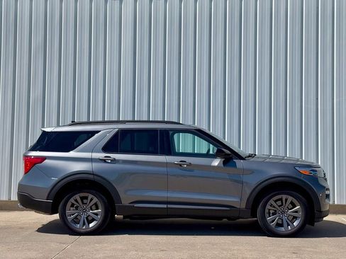 Used 2023 Ford Explorer XLT w/ Equipment Group 202A AWD/4WD image 7