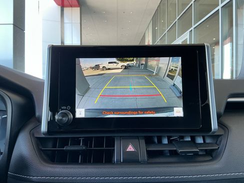Used 2025 Toyota RAV4 XLE AWD/4WD image 29