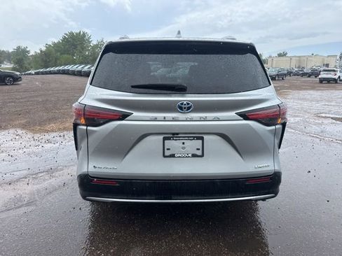 Used 2025 Toyota Sienna Limited AWD/4WD image 5