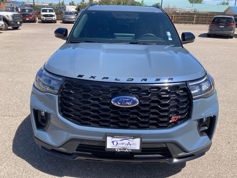 Used 2025 Ford Explorer ST AWD/4WD image 3