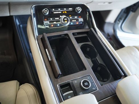 Used 2018 Lincoln Navigator Reserve w/ Technology Package image 21