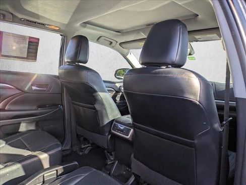 Used 2019 Toyota Highlander Limited image 26