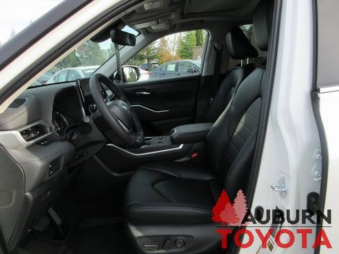 New 2026 Toyota Highlander XLE image 11