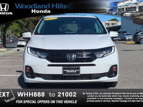 Used 2025 Honda Odyssey Touring image 2