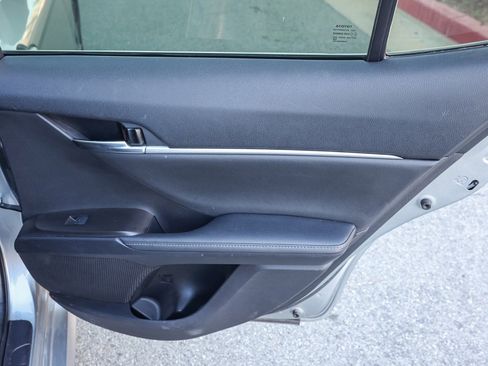 Used 2022 Toyota Camry XLE image 18