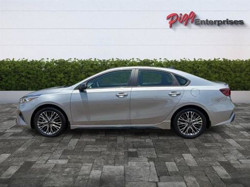 Used 2024 Kia Forte GT-Line w/ GT-Line Premium Package FWD image 3