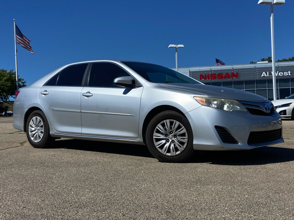 Used 2012 Toyota Camry LE FWD image 1