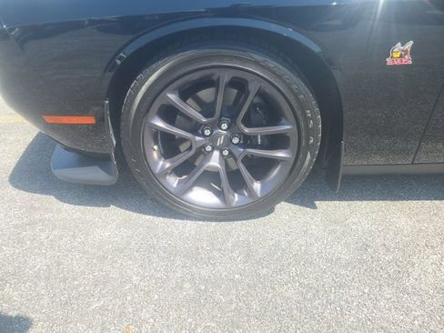 Used 2022 Dodge Challenger R/T Scat Pack w/ Plus Package RWD image 5