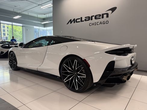 Used 2023 McLaren GT RWD image 2