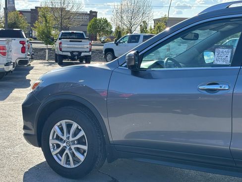 Used 2017 Nissan Rogue SV w/ SV Premium Package AWD/4WD image 6