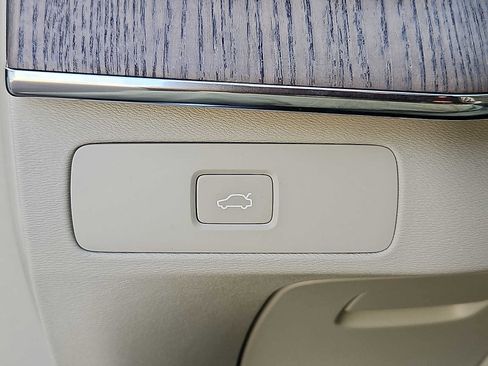 Certified 2023 Volvo XC90 B6 Plus w/ Protection Package Premier image 22