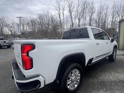 Used 2024 Chevrolet Silverado 3500 High Country w/ High Country Premium Package image 3