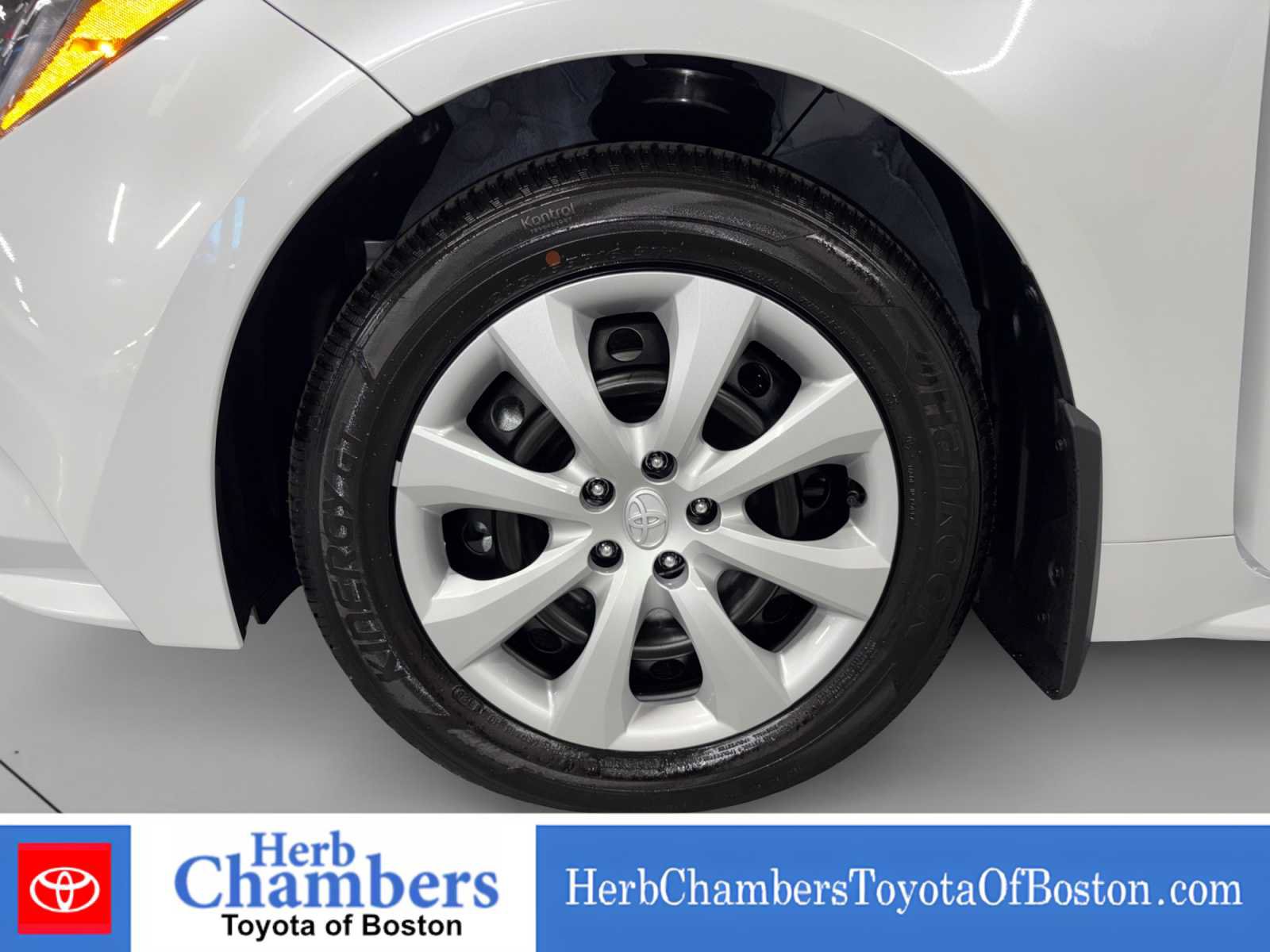 Used 2026 Toyota Corolla LE FWD image 7