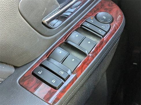 Used 2014 Cadillac Escalade Luxury image 29