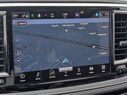 Used 2023 Chrysler Pacifica Limited image 4