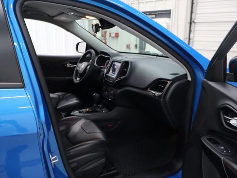 Used 2022 Jeep Cherokee Trailhawk AWD/4WD image 26