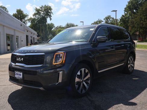 Certified 2022 Kia Telluride EX w/ EX Premium Package AWD/4WD image 3