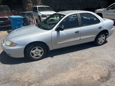 Used 2004 Chevrolet Cavalier Sedan w/ Preferred Equipment Group FWD image 1